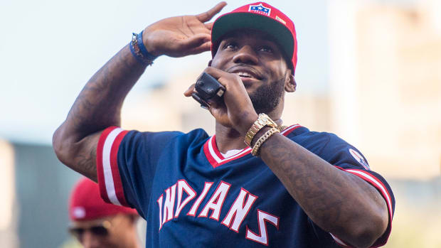 lebron-james-congratulates-indians.jpg